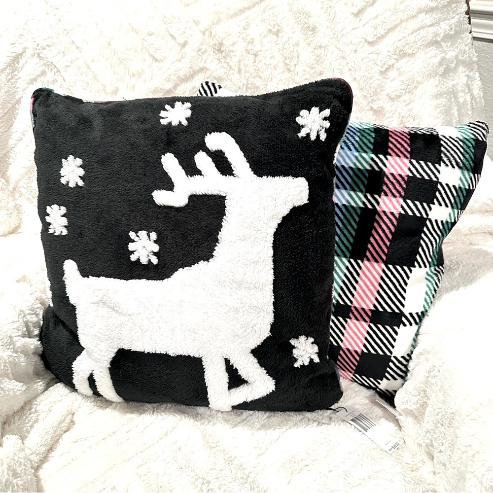 🎀Vera Bradley Pair of Fleece Novelty Pillow‎ in Nordic Deer & Ribbons Plaid NWT